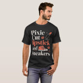 Pixie-Schnitt Lippenstift und Sneaker Kurzhaarfris T-Shirt (Vorne ganz)