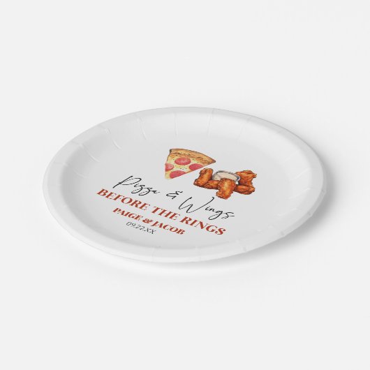 Pizza and Wings Before The Wings Rehearsal Dinner Pappteller (Schrägansicht)