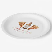 Pizza & Beer Lässige Paare Hochzeit Brautparty Pappteller (Schrägansicht)