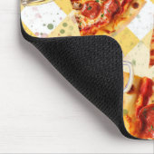 Pizza & Bier - Pro Mann, halte Abstand Mousepad (Ecke)
