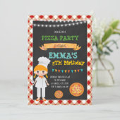 Pizza, die Geburtstags-Party Einladung macht (Stehend Vorderseite)