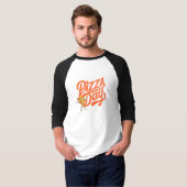 Pizza Man mit Pizza Day T-Shirt (Vorne ganz)