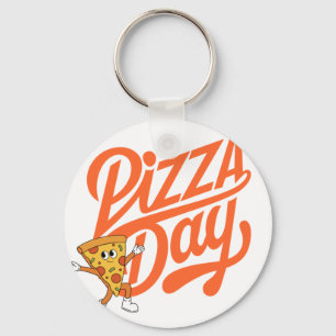 Pizza Man stehend neben dem Pizza Day Schild Schlüsselanhänger