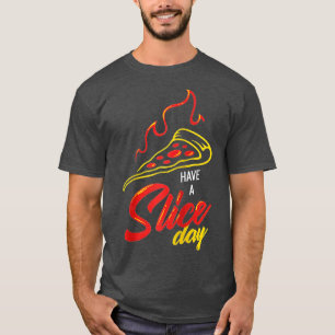 Pizza mit Käsekruste und Slice for Have a Slice T-Shirt