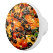 Pizza mit schwarzen Oliven Keramikknauf (Rechts)