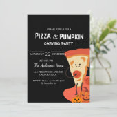 Pizza & Pumpkin Halloween Schnitzerei Party Einladung (Stehend Vorderseite)