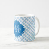 Placid Blue Hahnentrittmuster Monogram Tasse (VorderseiteRechts)