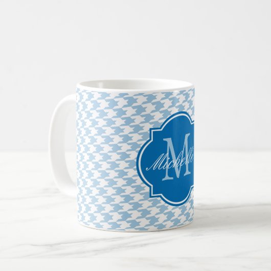 Placid Blue Hahnentrittmuster Monogram Tasse (Vorderseite Links)