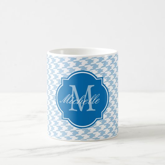 Placid Blue Hahnentrittmuster Monogram Tasse (Mittel)