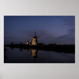 Plakat mit beleuchteter Windmühle zur Blauen Stund