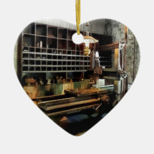 Planer im Maschinenladen Keramik Ornament