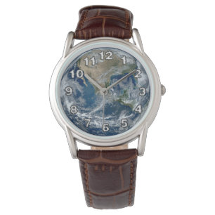 Planet Erde aus dem Weltraum mit Wolken Armbanduhr