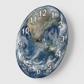 Planet Erde aus dem Weltraum mit Wolken Große Wanduhr (Winkel)