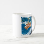 Planet Erde mit Wolken über Australien. Kaffeetasse (VorderseiteRechts)