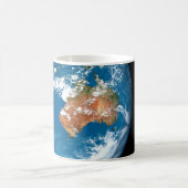 Planet Erde mit Wolken über Australien. Kaffeetasse (Mittel)