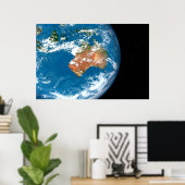 Planet Erde mit Wolken über Australien. Poster (Heimbüro)