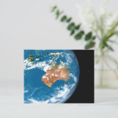 Planet Erde mit Wolken über Australien. Postkarte (Stehend Vorderseite)
