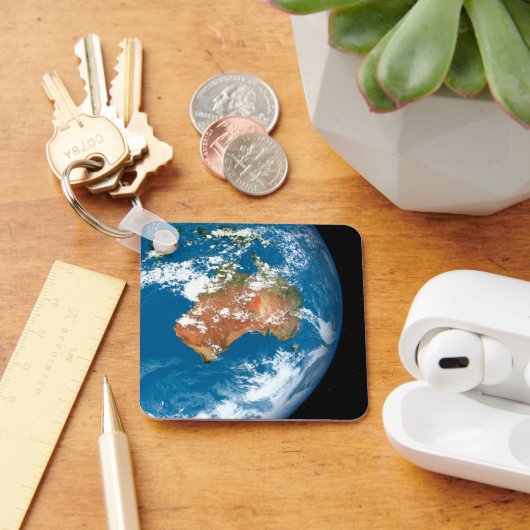 Planet Erde mit Wolken über Australien. Schlüsselanhänger (Schreibtisch)