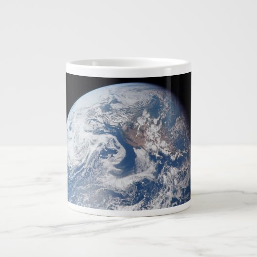 Planet Erde von der Apollo 11 Crew genommen. Jumbo-Tasse (Vorderseite)
