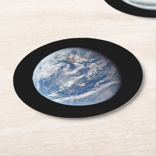 Planet Erde von der Apollo 11 Crew genommen. Runder Pappuntersetzer (Angewinkelt)