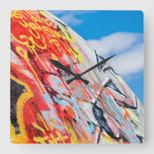 Planet Graffiti Quadratische Wanduhr