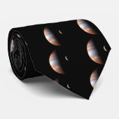 PLANET JUPITER UND SEIN VULKANISCHES MONDIO (Raum) Krawatte (Gerollt)
