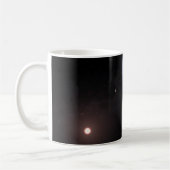 Planet K2-18b, Host Star und Begleitplanet. Kaffeetasse (Links)