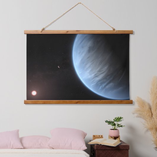 Planet K2-18b, Host Star und Begleitplanet. Wandteppich Mit Holzrahmen (Schlafzimmer)