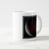 Planeten, die den sonnenähnlichen Star Epic 249731 Jumbo-Tasse (Vorderseite Rechts)