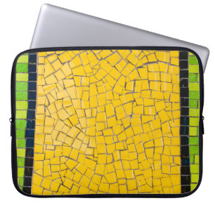 Planung der Wand aus gelben, schwarzen und grünen Laptopschutzhülle