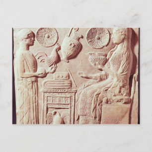 Plaque einer Frau, die Geschenke für einen Sitzpla Postkarte