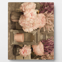 Plaque w/Easle Peonies, Lanterns und Crates