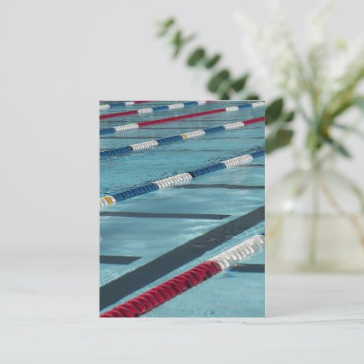 Plastiktrenner in einem Pool, der die Entstehung v Postkarte (Stehend Vorderseite)