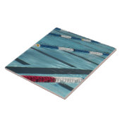 Plastiktrennzeichen in einer Swimmingpoolschaffung Fliese (Seite)