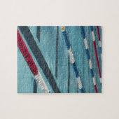 Plastiktrennzeichen in einer Swimmingpoolschaffung Puzzle (Horizontal)