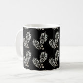 Platinum Silver Holly Christmas Tasse (Vorderseite Links)