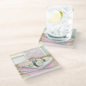 Platte der sortierten Sushi mit Essstäbchen Glasuntersetzer (Schrägansicht)