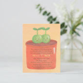 Platterbsen in einer Pot Twin Baby Dusche Einladun Einladung (Stehend Vorderseite)