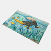 "Platty" das Platypus durch Mike Quinn Fußmatte (Schrägansicht)