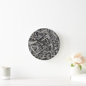 Platz eins von Brian Benson Runde Wanduhr (Zuhause)