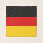 Platz Scarf mit der Flagge Deutschlands Schal<br><div class="desc">Fügen Sie Ihrem Kleiderschrank eine Touch Stil und Nationalstolz mit unserem quadratischen Schal mit der Flagge Deutschlands hinzu! Dieser vielseitige Schal verbindet Mode mit kühnem Design und zeigt die lebendigen Farben der deutschen Fahne. Ideal für jeden Anlass, kann es auf vielfältige Weise getragen werden - um den Nacken gezogen, in...</div>