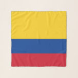 Platz Scarf mit Flagge Kolumbiens Schal<br><div class="desc">Fügen Sie Ihrer Accessoires-Kollektion eine Touch kolumbianischen Flairs mit unserem exklusiven quadratischen Schal mit der Flagge Kolumbiens hinzu! Dieser mit Sorgfalt entworfene quadratische Schal ist mehr als nur ein stilvolles Accessoire; er ist eine lebendige Feier kolumbianischen Erbes und kulturellen Stolzes. Das auffallende Design zeigt die ikonische kolumbianische Fahne und macht...</div>