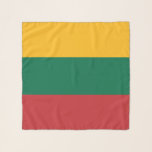 Platz Scarf mit litauischer Flagge Schal<br><div class="desc">Fügen Sie Ihrem Kleiderschrank eine Touch litauischen Stolzes hinzu mit diesem eleganten quadratischen Schal mit der litauischen Flagge! Dieser Schal ist mehr als nur ein stilvolles Accessoire - er ist eine Feier des reichen litauischen Kulturerbes. Die lebhaften Farben der litauischen Flagge werden kühn dargestellt, was es zu einer einzigartigen und...</div>