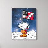 PLATZ | Snoopy mit Flaggenastronaut Leinwanddruck (Vorderseite)
