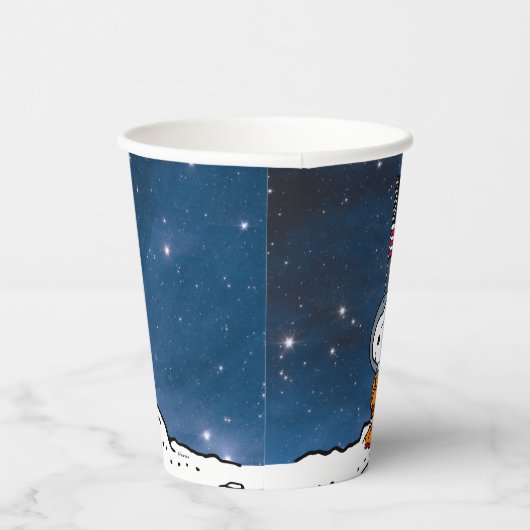 PLATZ | Snoopy mit Flaggenastronaut Pappbecher (Rechts)