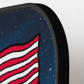 PLATZ | Snoopy mit Flaggenastronaut Pickleball Schläger (Linke Seite)