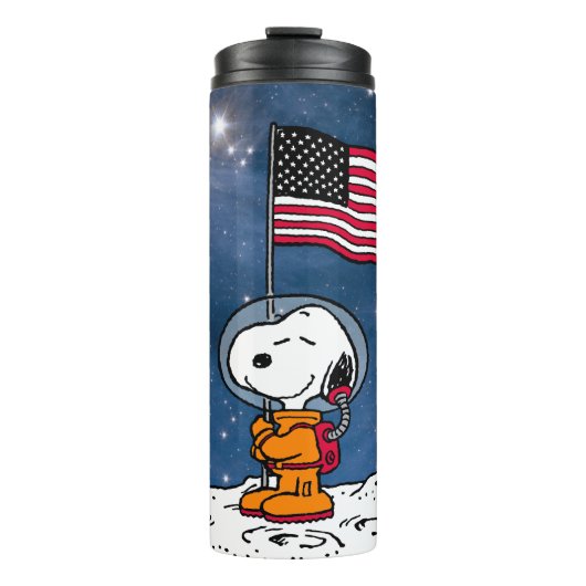 PLATZ | Snoopy mit Flaggenastronaut Thermosbecher (Vorderseite)