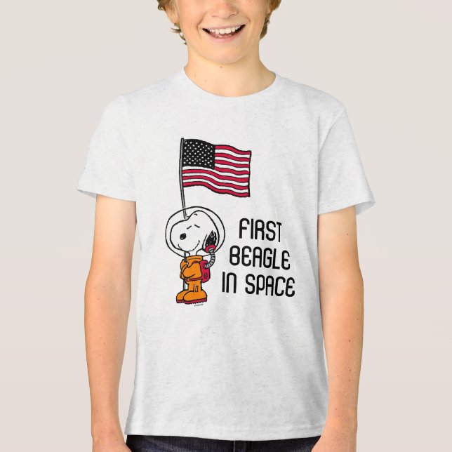 PLATZ | Snoopy mit Flaggenastronaut Tri-Blend Shirt (Vorderseite)