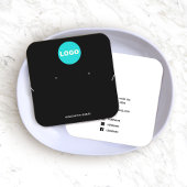 Platzierung der Logokombination Schwarzer Ohrring 