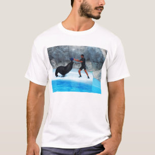 Platzierung des Balls auf den Seelöwen T-Shirt